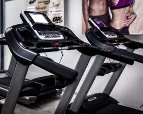 Trainingsbereich in Halle 2 des Performance Gym Rheinbach.