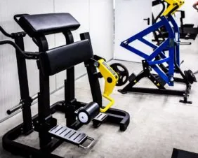 Trainingsbereich in Halle 2 des Performance Gym Rheinbach.